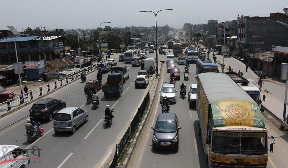 काठमाडौँको सार्वजनिक यातायात– सेवा होइन सकस
