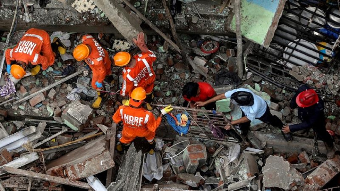 मुम्बईमा तीनतले भवन भत्किँदा १० जनाको मृत्यु 