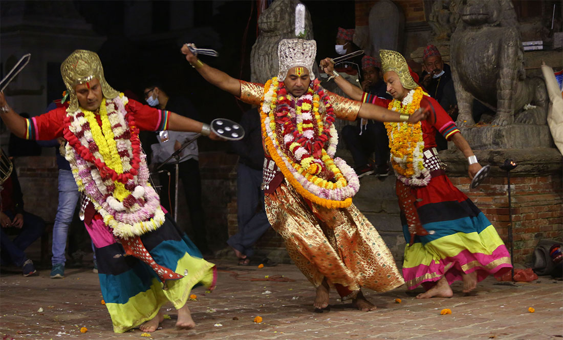नृसिंह नृत्य मञ्चन :  लामो नाच दुई दिनमै सकियो (तस्बिरसहित)