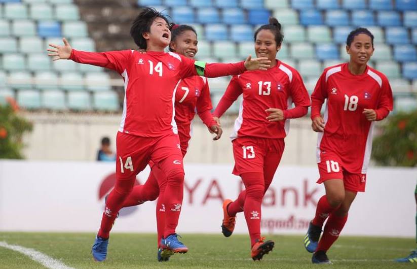 महिला फुटबल टोली स्वदेश फर्किंदै