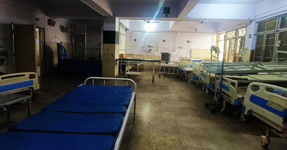 वीर अस्पतालको इमर्जेन्सी : नर्स अभावमा थन्किए बेड, 'ग्रिन जोन' तीन महिनादेखि बन्द 