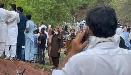 पाकिस्तानी कश्मीरका जनता सडकमा, झडपमा एक प्रहरी मारिए