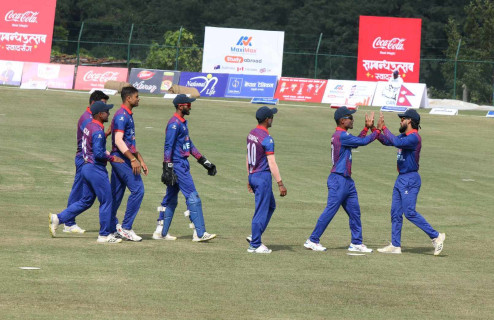 तस्बिरमा हेर्नुहोस् नेपाल र यूएईबीचको खेल 
