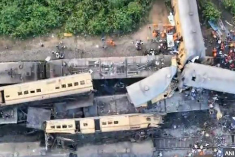 भारतमा रेल दुर्घटना हुँदा १३ जनाको मृत्यु