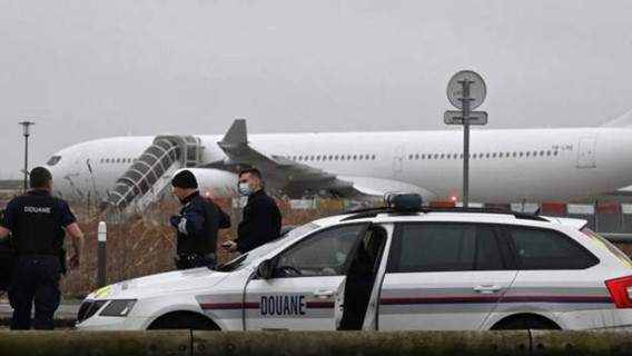 मानव तस्करीको आशंकामा चार दिन फ्रान्समा रोकिएको विमान मुम्बई पुग्यो