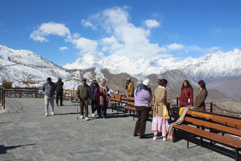 अप्रिलमा नेपाल भित्रने पर्यटक १२.७५ प्रतिशतले बढे