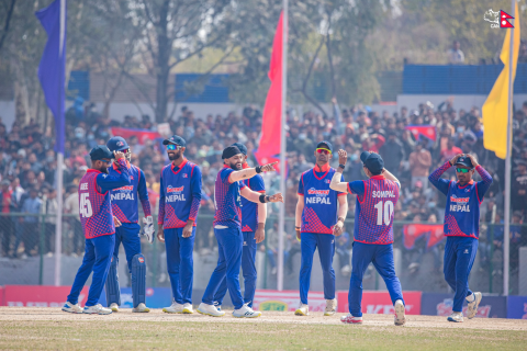 ट्वान्टी–२० शृंखलाको पहिलो खेलमा नामिबियाविरुद्ध खेल्दै नेपाल