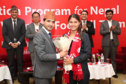 नेपाली महिला फुटबल टिमलाई एनआईसी एसिया बैंकको सम्मान