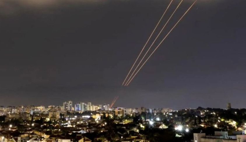 इरानले इजरायलमा प्रहार गर्‍यो ३०० भन्दा बढी ड्रोन र मिसाइल