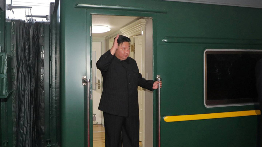 उत्तर कोरियाली नेता किम स्वदेश फिर्ता