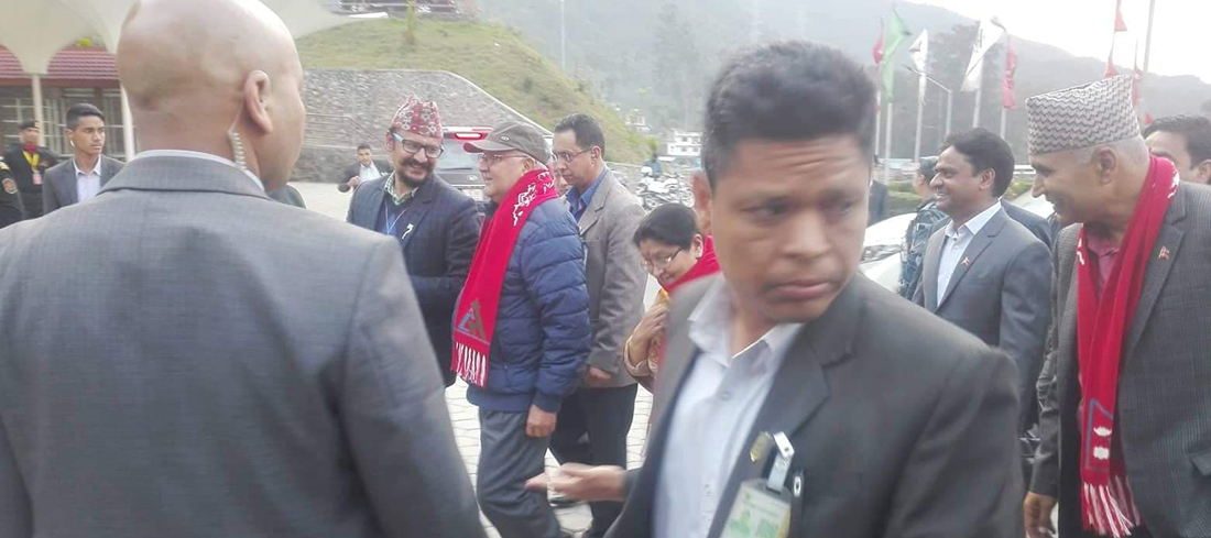 चन्द्रागिरीमा ओली, दाहालसहित शीर्ष नेताको आवासीय बैठक, माधव नेपाललाई खबरै गरिएन 