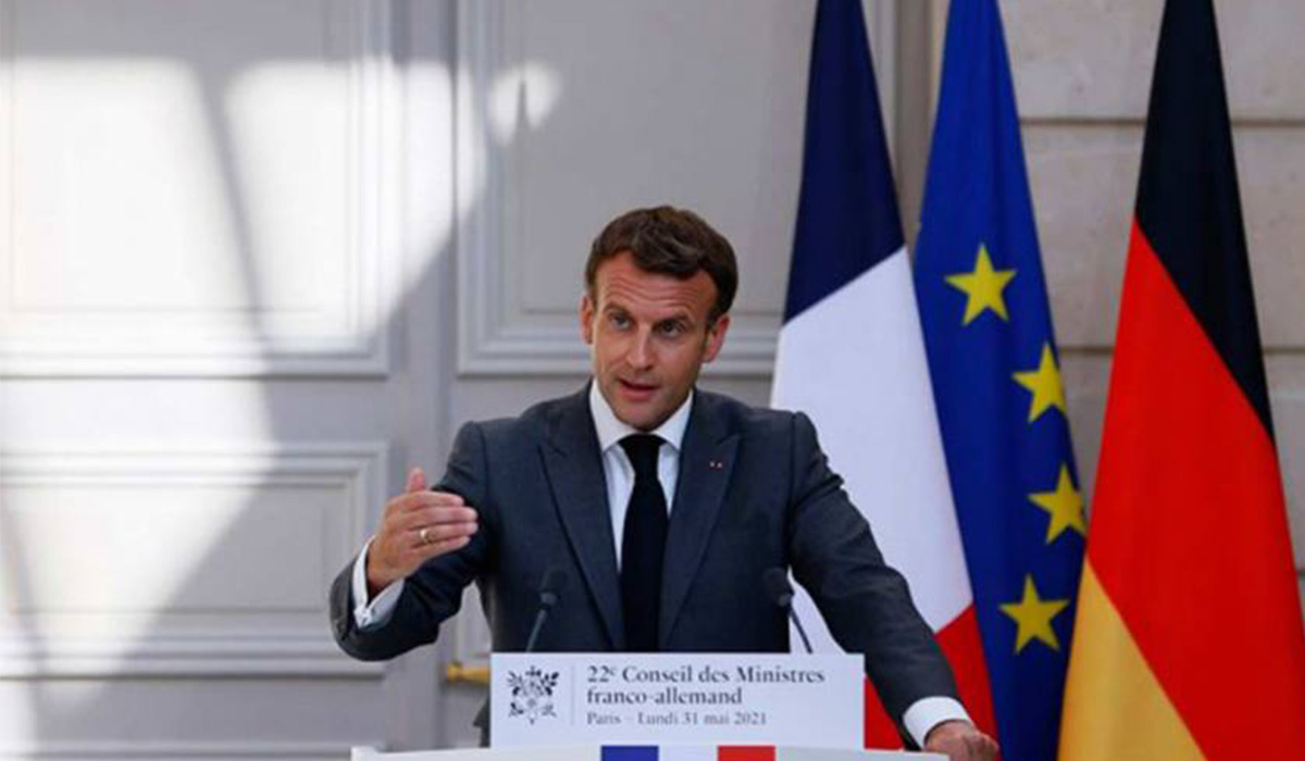 फ्रान्सेली राष्ट्रपति म्याँक्रोमाथि हातपात
