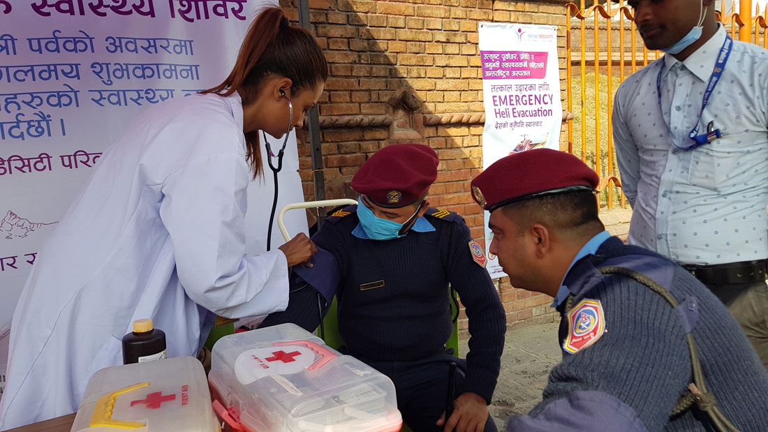 पशुपतिनाथमा नेपाल मेडिसिटी अस्पतालको निःशुल्क स्वास्थ्य शिविर