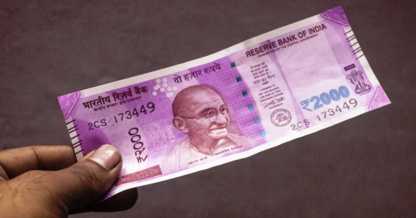 भारतमा किन हटाइयो दुई हजारको नोट, के होला असर ?