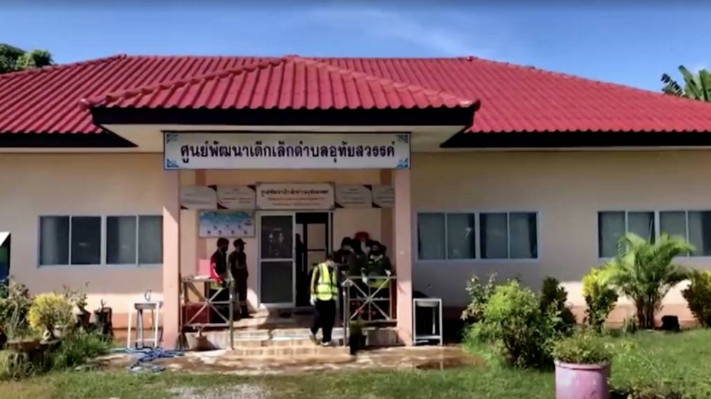 थाइल्यान्डमा एक पूर्वप्रहरीले गोली चलाउँदा २२ बालबालिकासहित ३४ जनाको मृत्यु