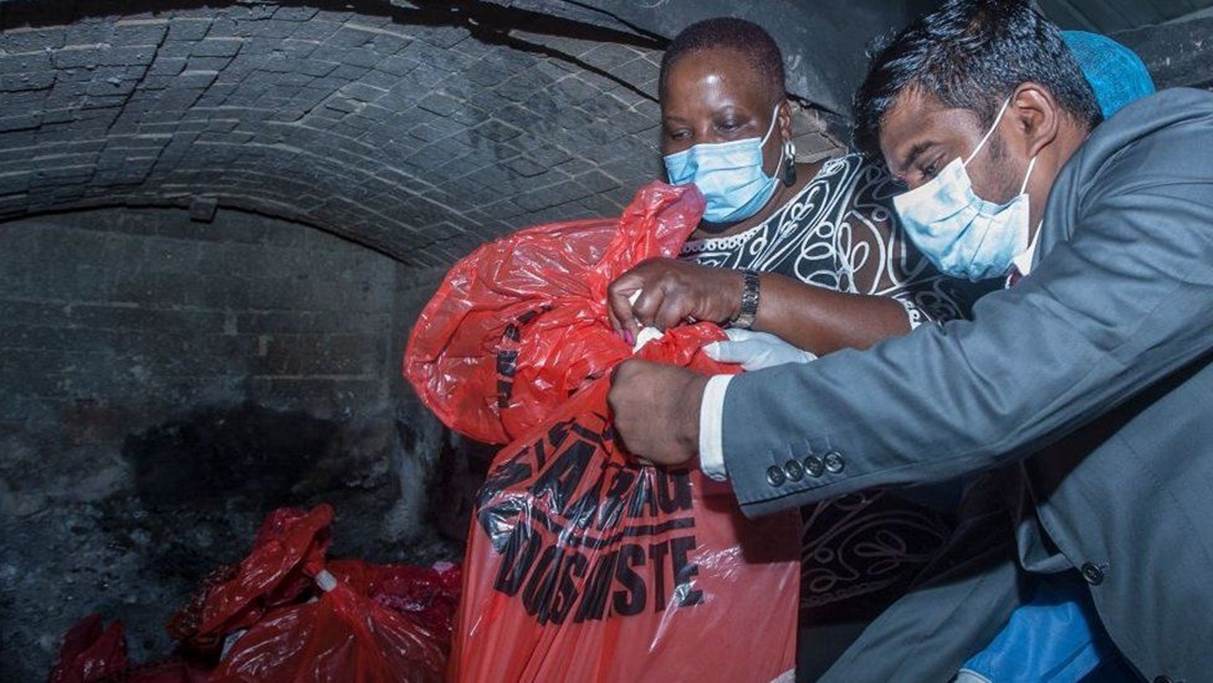 अफ्रिकामा ‘एक्सपायर’ हजारौँ डोज कोरोनाविरुद्धको खोप जलाएर नष्ट