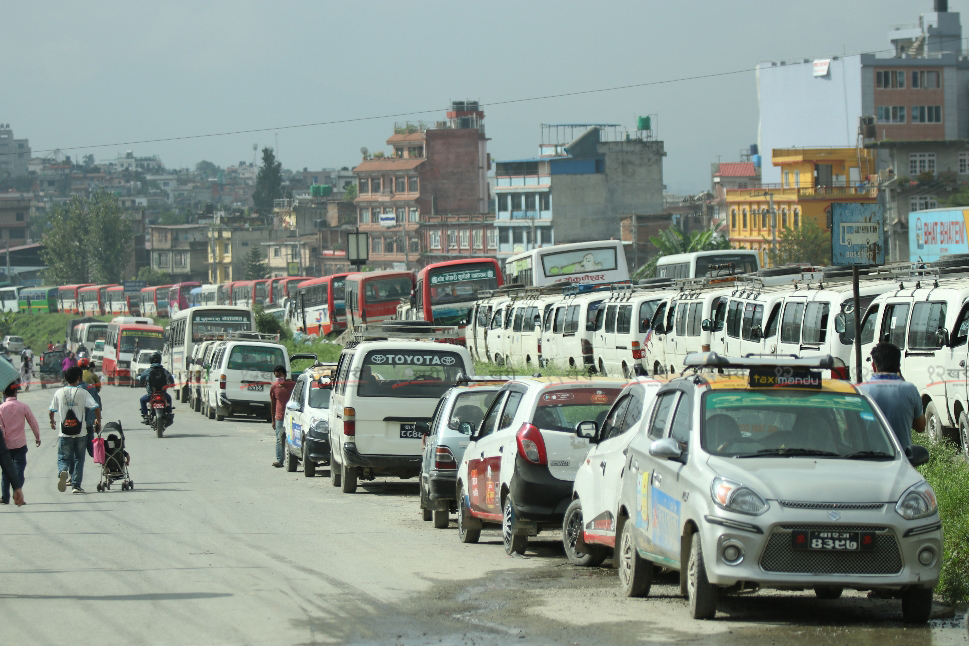 काठमाडौं उपत्यकामा बस चढ्ने वित्तिकै २० रुपैयाँ भाडा ? मनपरी भाडा असुल्दै सार्वजनिक यातायात !