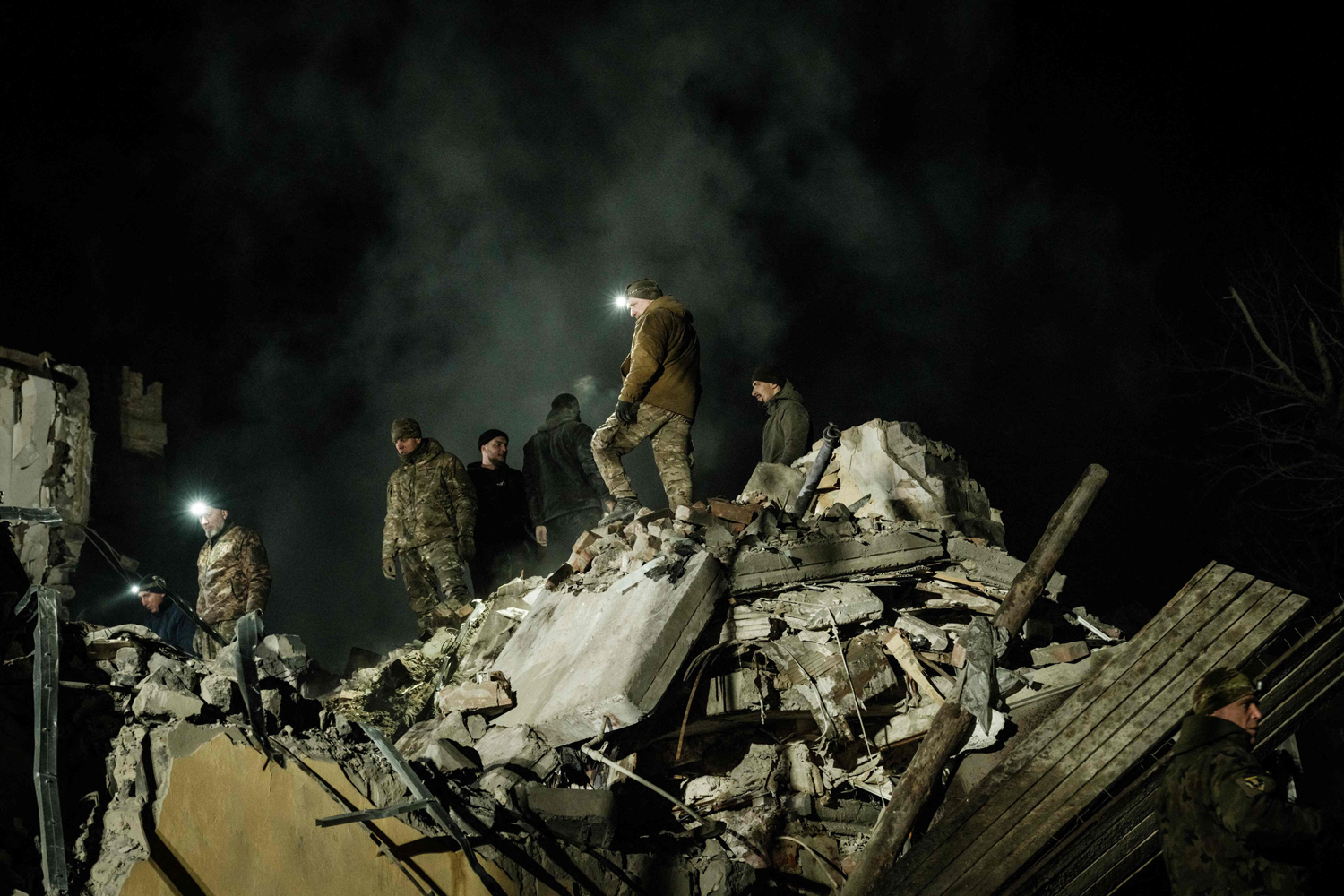 युक्रेनको आवासीय भवनमा रुसको हमला