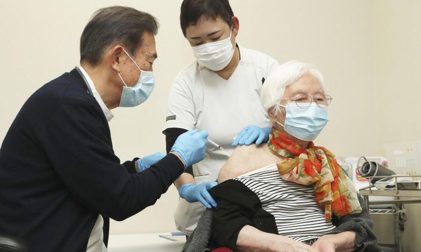 जापानमा ६५ वर्षमाथिका नागरिकलाई आजदेखि खोप दिइँदै