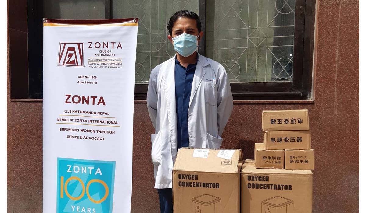 परोपकार अस्पताललाई जाेन्टा क्लब अफ काठमाडौंको अक्सिजन कन्सन्ट्रेटर सहयोग
