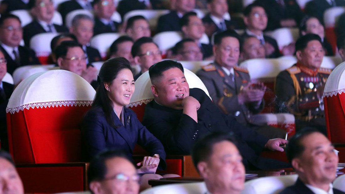 उत्तर कोरियाली नेता किमकी पत्नी एक वर्षपछि सार्वजनिक रूपमा देखा परिन् 