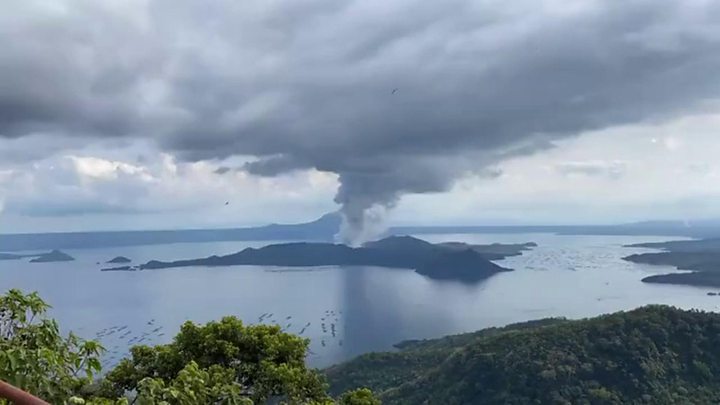 फिलिपिन्समा ज्वालामुखीजन्य सुनामीको खतरा, ८ हजार मानिसलाई सारियो