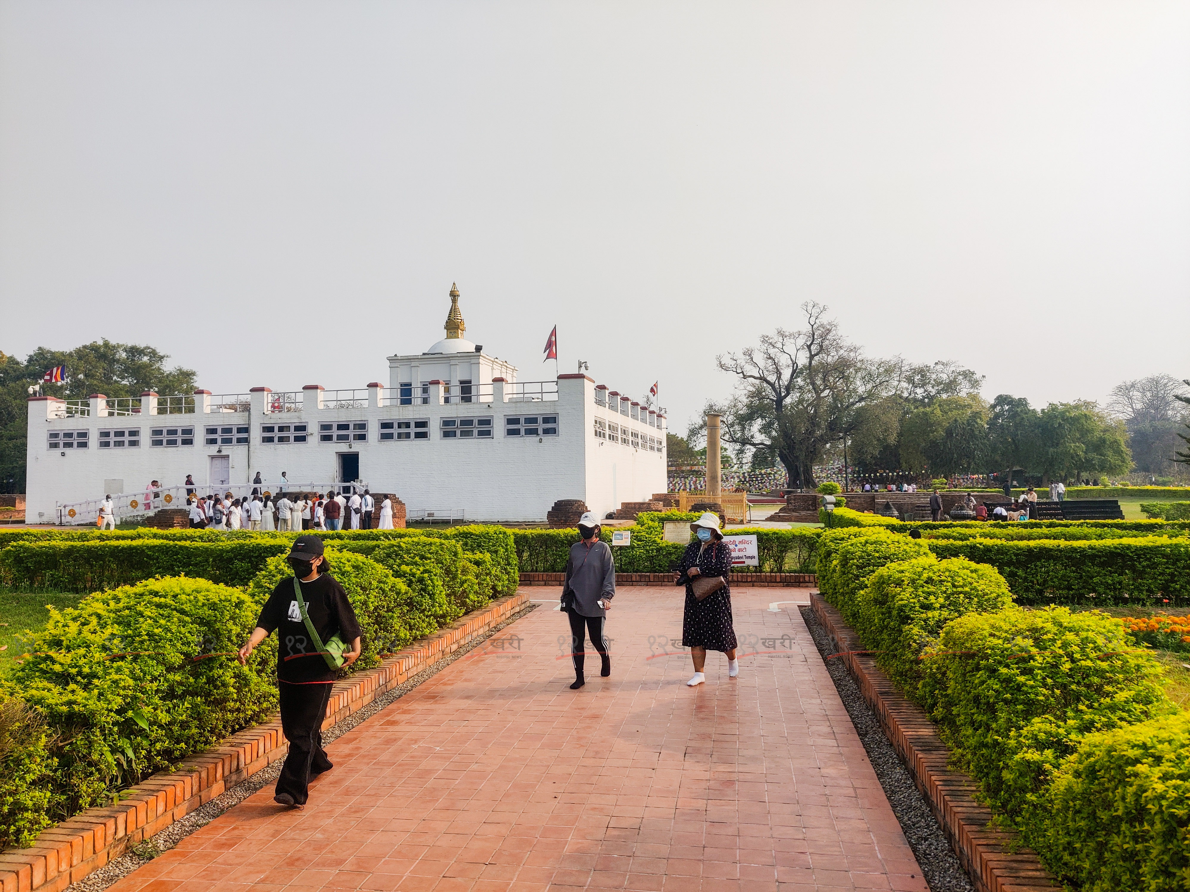 लुम्बिनीमा पर्यटक